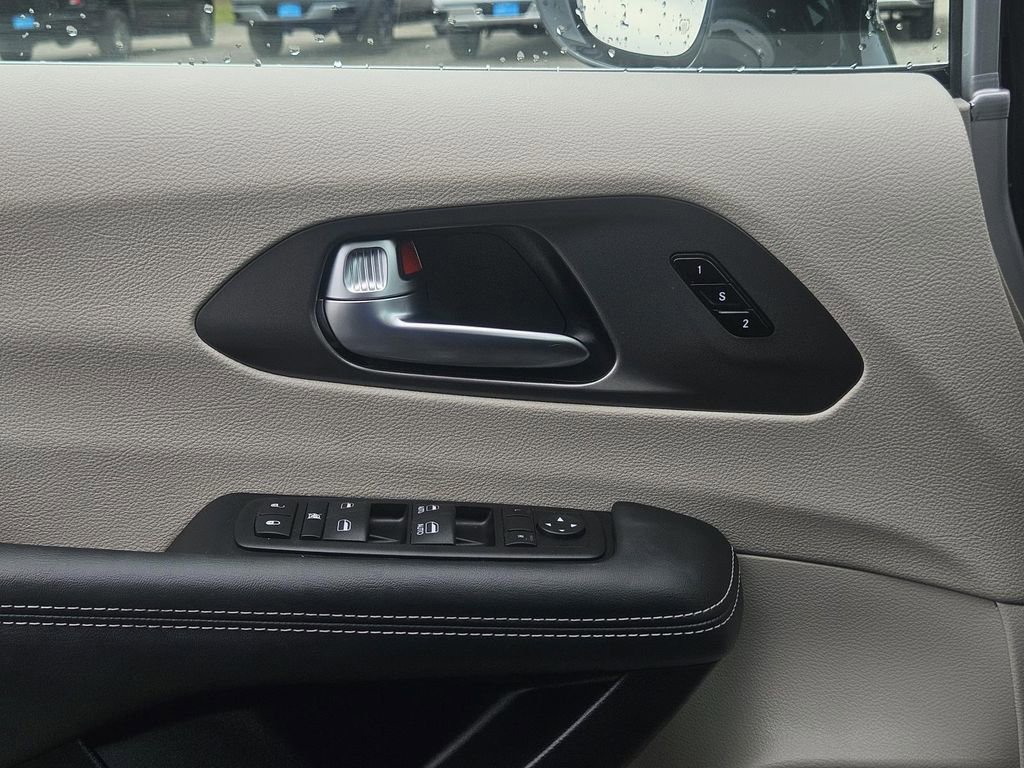 2024 Chrysler Pacifica Touring L - Photo 24