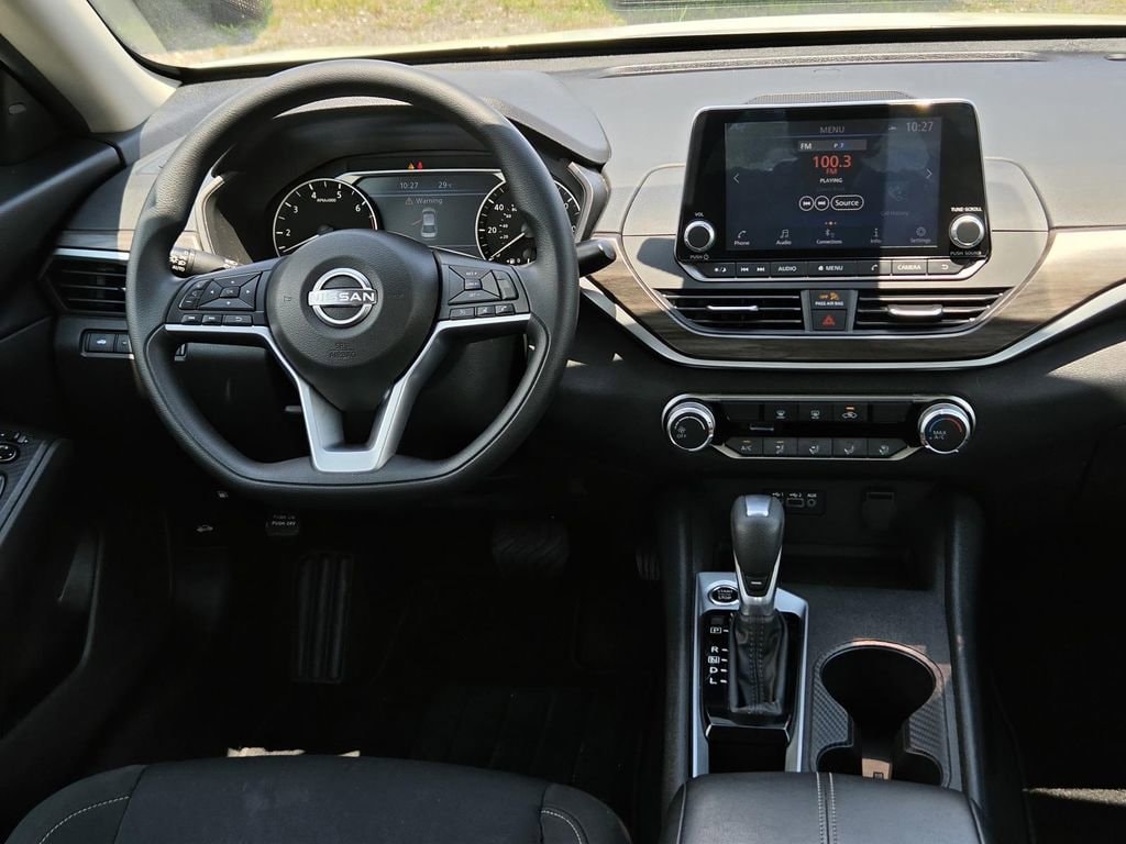 2025 Nissan Altima SV - Photo 17