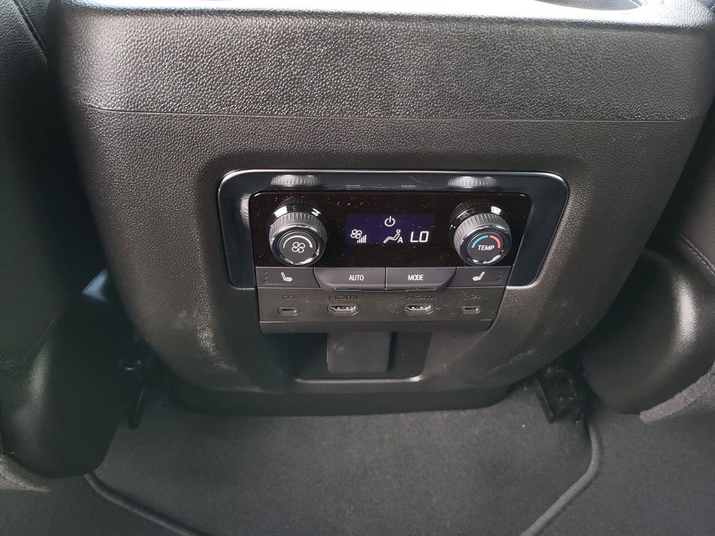 2025 Chevrolet Suburban Premier - Photo 28