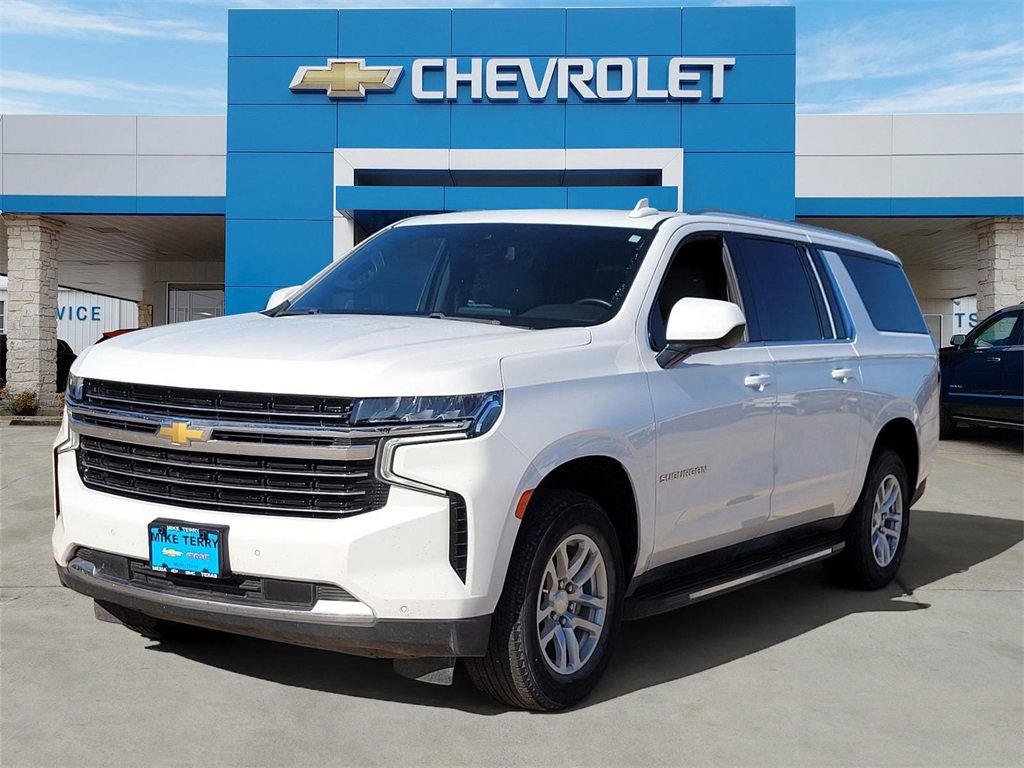 2023 Chevrolet Suburban LT photo 3