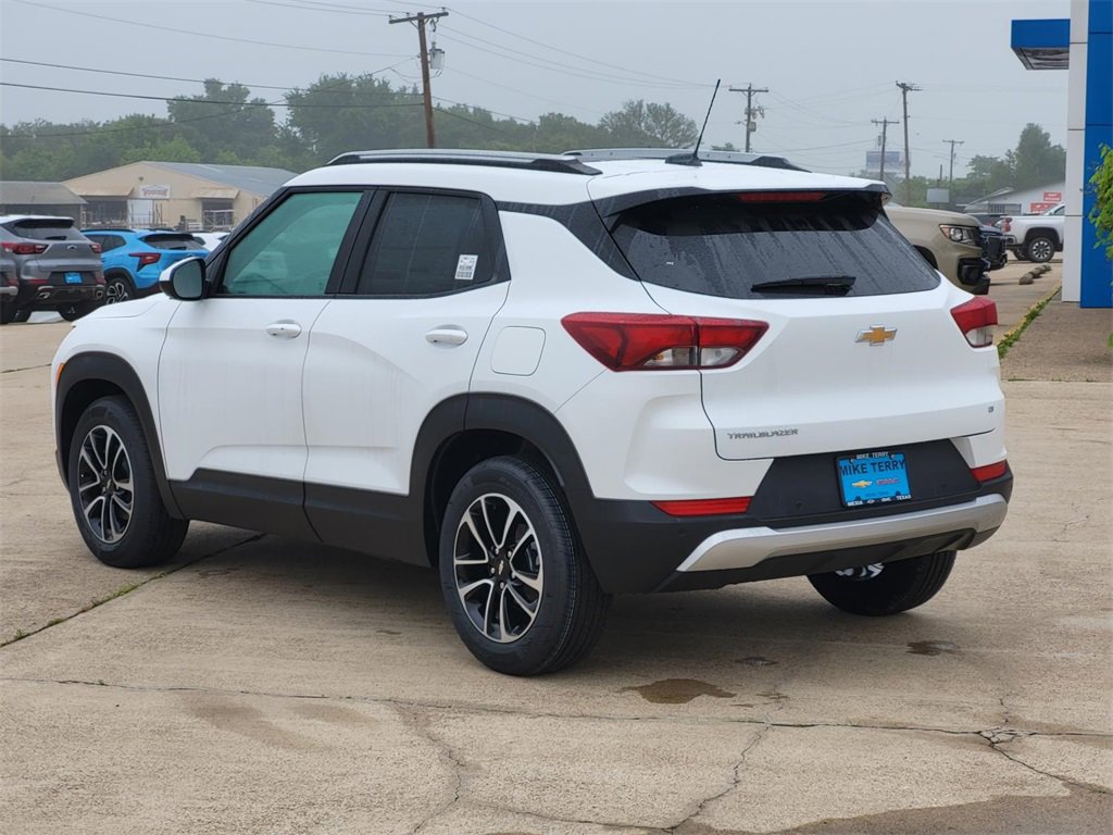 2025 Chevrolet Trailblazer LT photo 3
