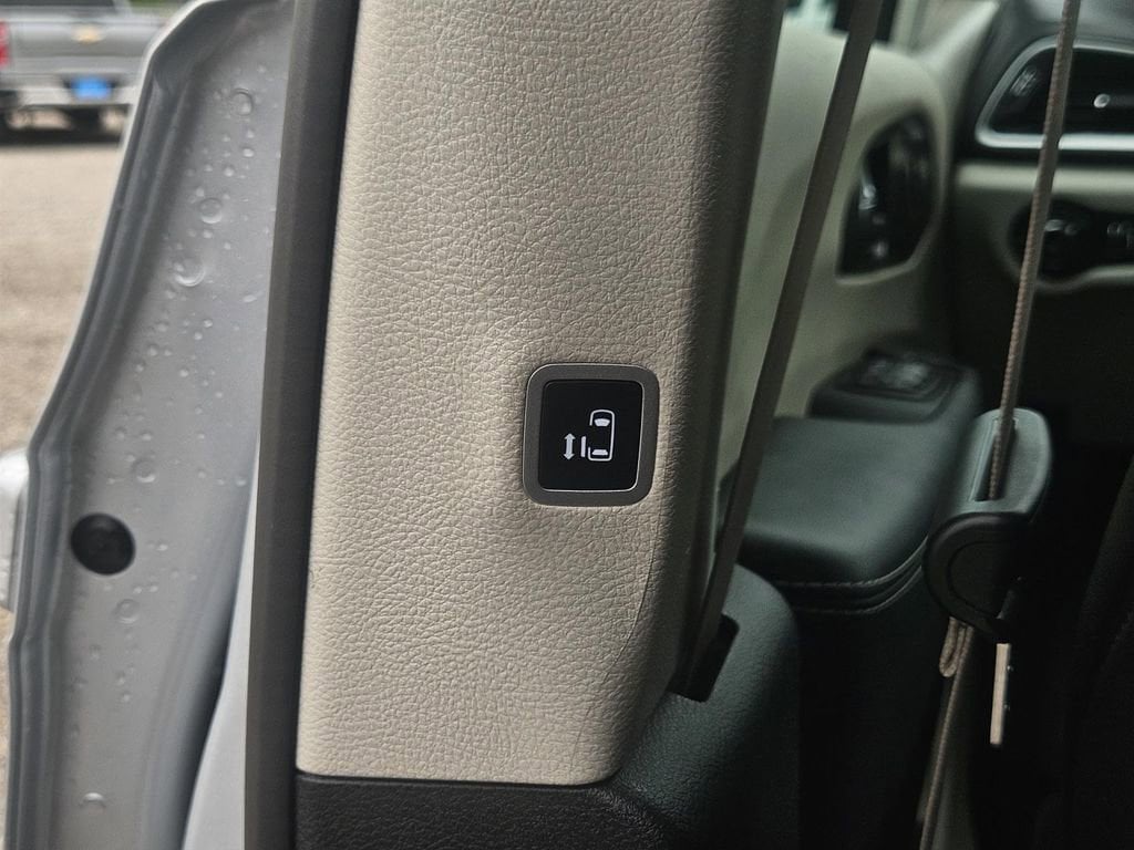 2024 Chrysler Pacifica Touring L - Photo 29