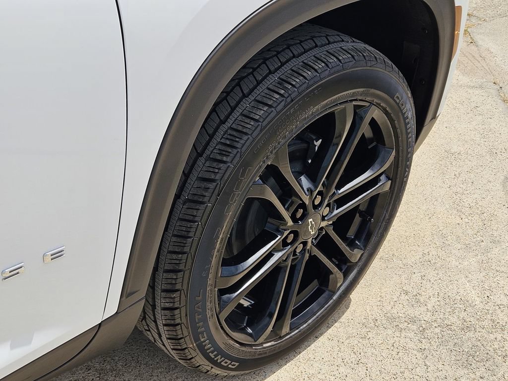 2027 Chevrolet Traverse LT - Photo 6