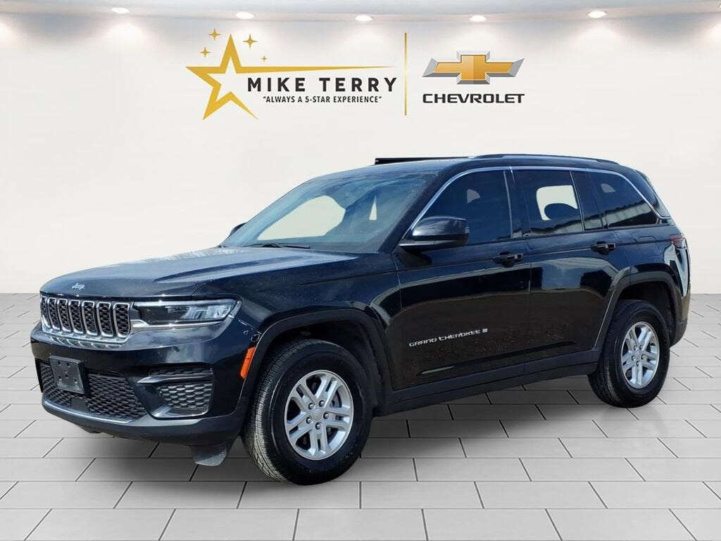 Used 2024 Jeep Grand Cherokee Laredo SUV