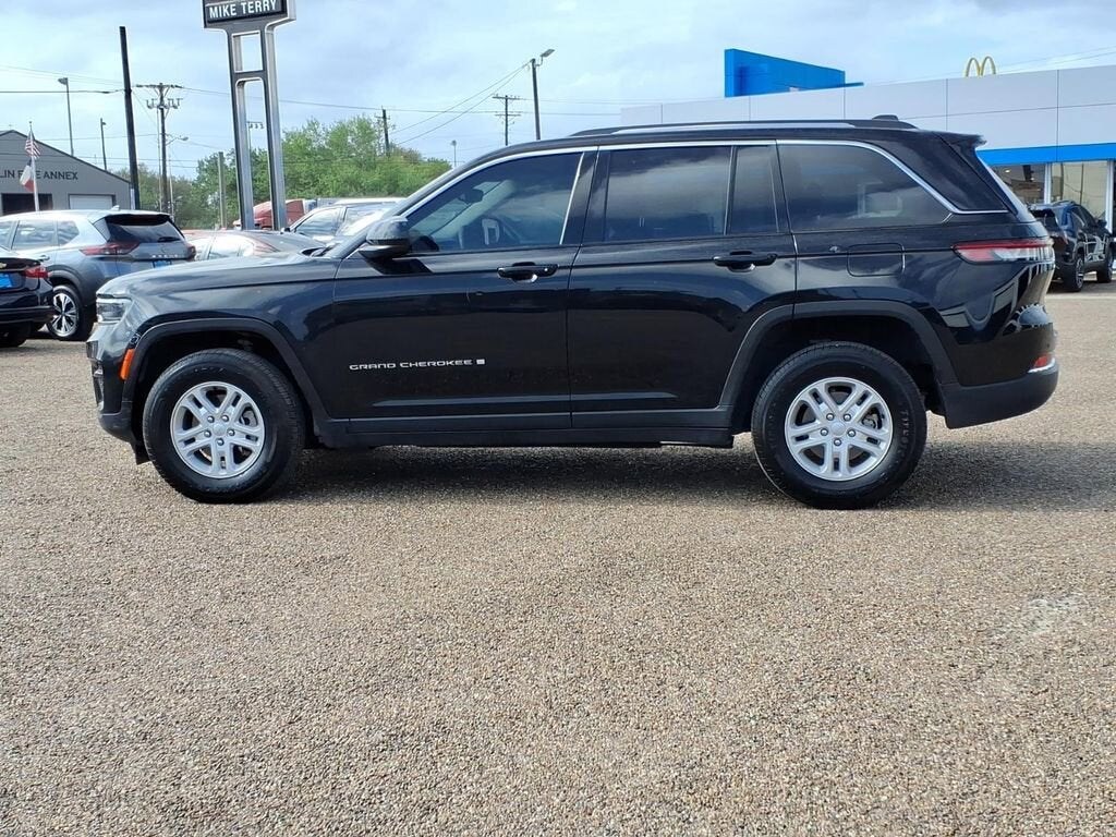 Used 2024 Jeep Grand Cherokee Laredo SUV