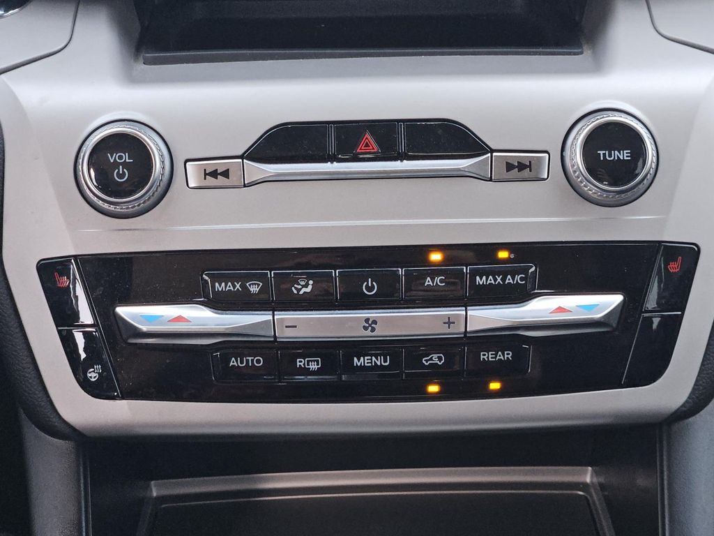 2024 Ford Explorer XLT - Photo 16