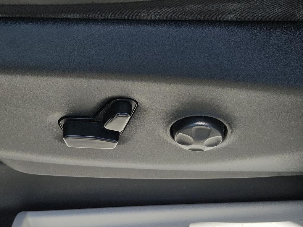 2023 Chrysler Pacifica Limited - Photo 27