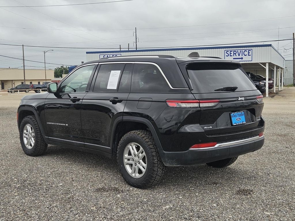 Used 2024 Jeep Grand Cherokee Laredo SUV