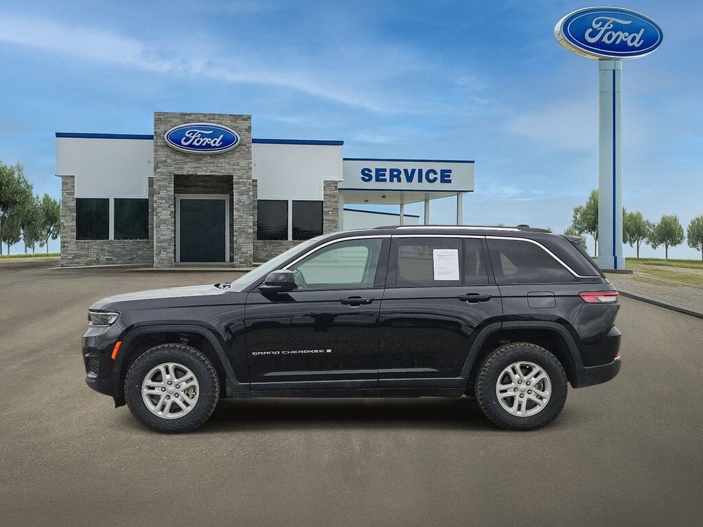 Used 2024 Jeep Grand Cherokee Laredo SUV