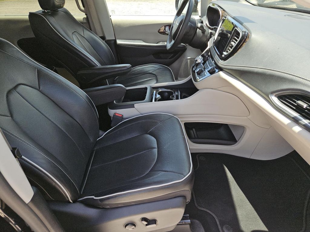 2023 Chrysler Pacifica Limited - Photo 30