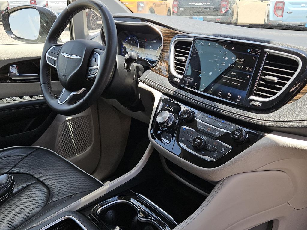 2023 Chrysler Pacifica Limited - Photo 31