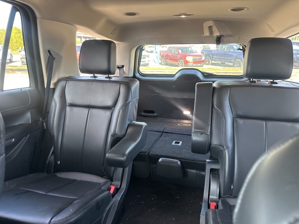 2022 Ford Expedition XLT photo 2