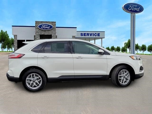 2024 Ford Edge SEL photo 2