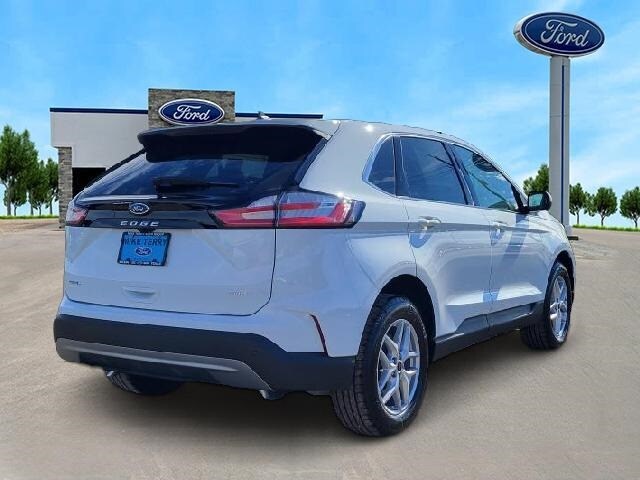2024 Ford Edge SEL photo 2