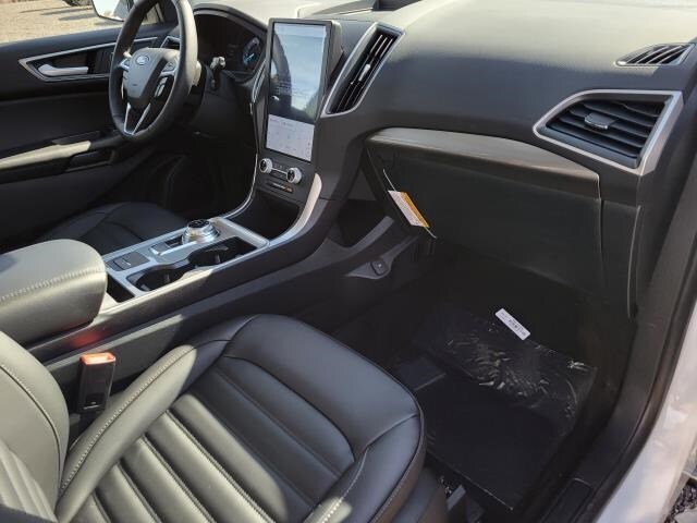2024 Ford Edge SEL photo 3