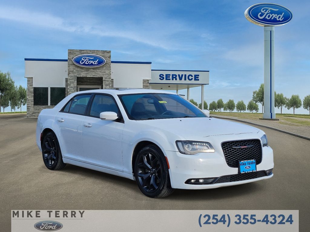 2023 Chrysler 300 S's photo