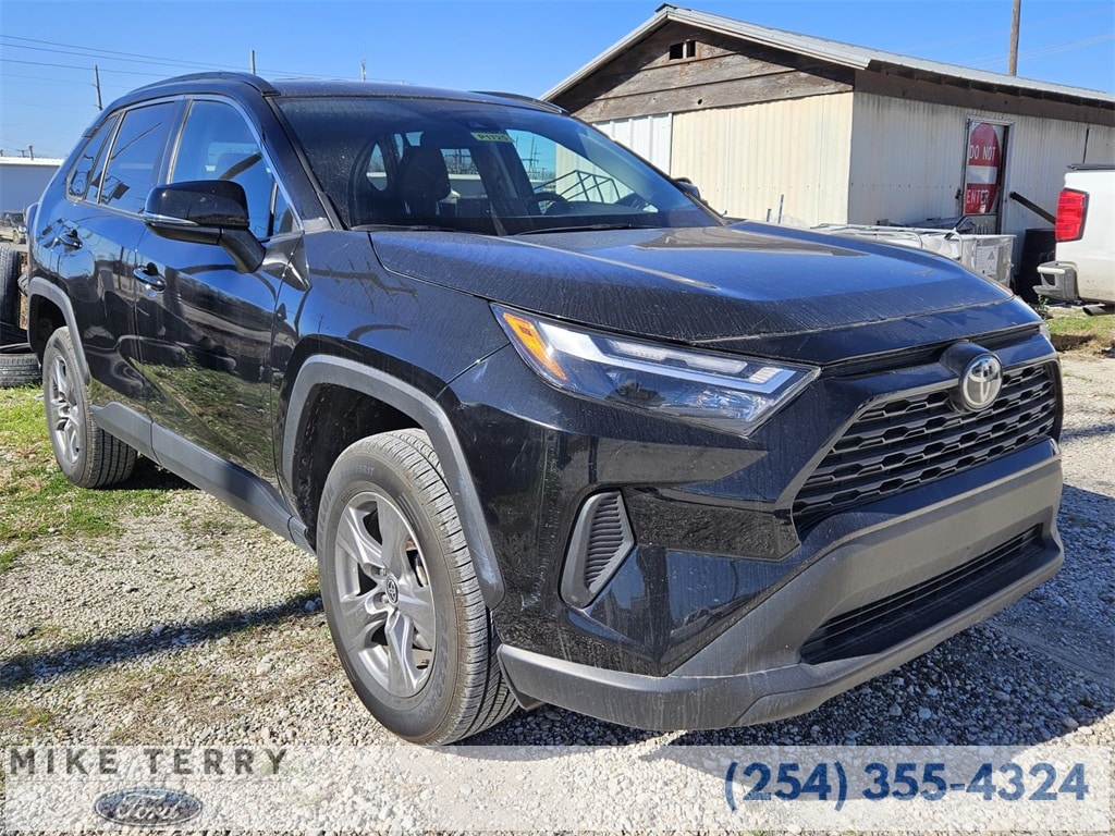 2024 Toyota RAV4 XLE's photo