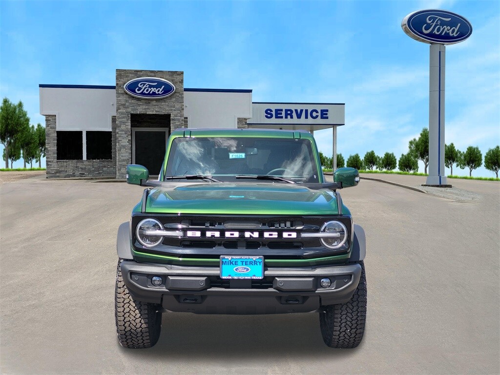 2025 Ford Bronco Outer Banks photo 2