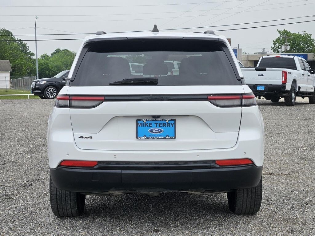 Used 2024 Jeep Grand Cherokee Altitude SUV