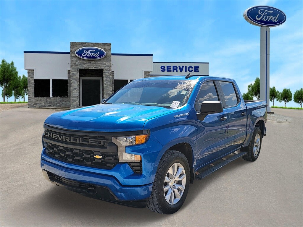 2023 Chevrolet Silverado 1500 photo 2
