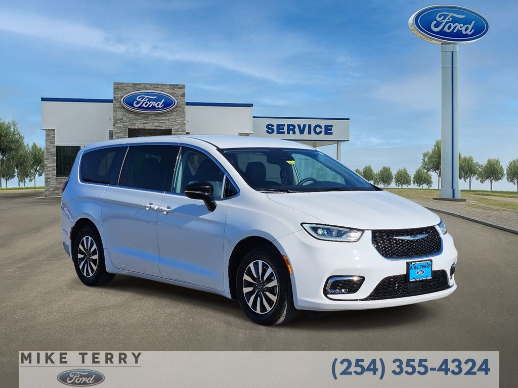 2024 Chrysler Pacifica PHEV Select