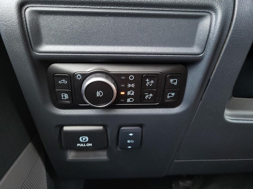 2025 Ford F-150 Lariat - Photo 8