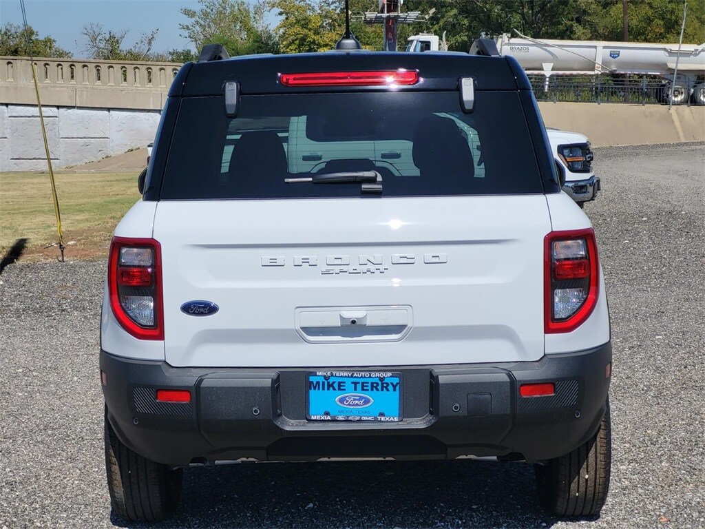 2025 Ford Bronco Sport Outer Banks photo 4