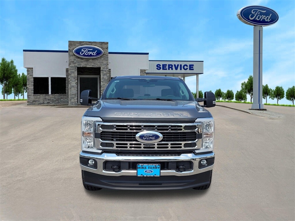 2025 Ford F-250 photo 2