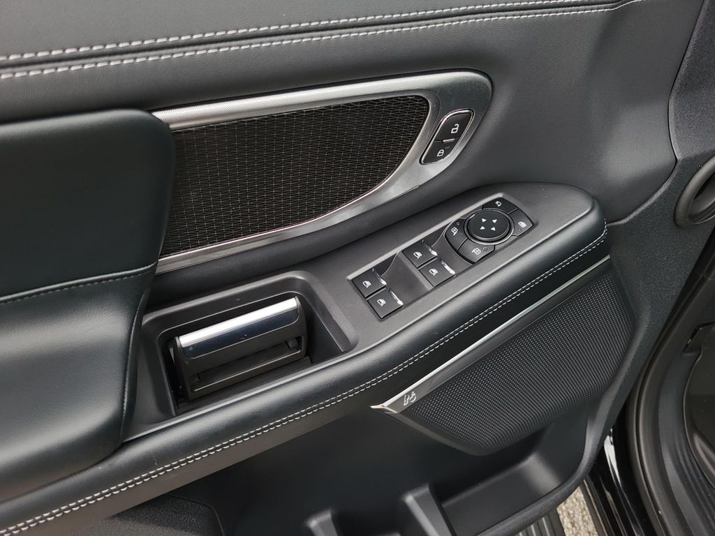2025 Ford Expedition Platinum - Photo 11