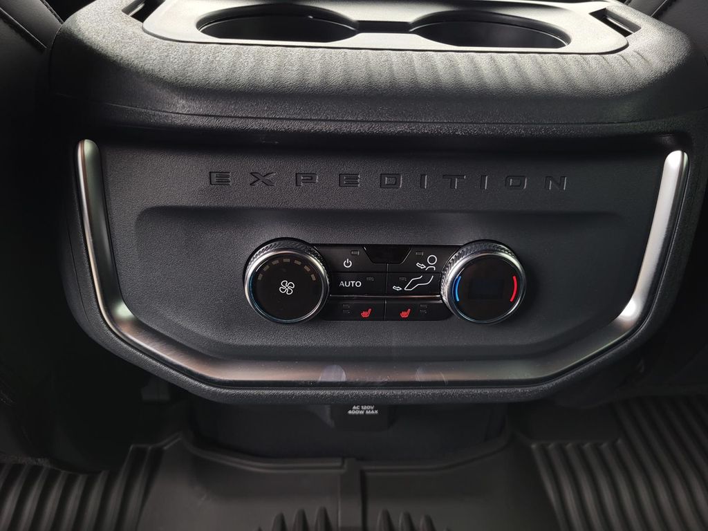 2025 Ford Expedition Platinum - Photo 13