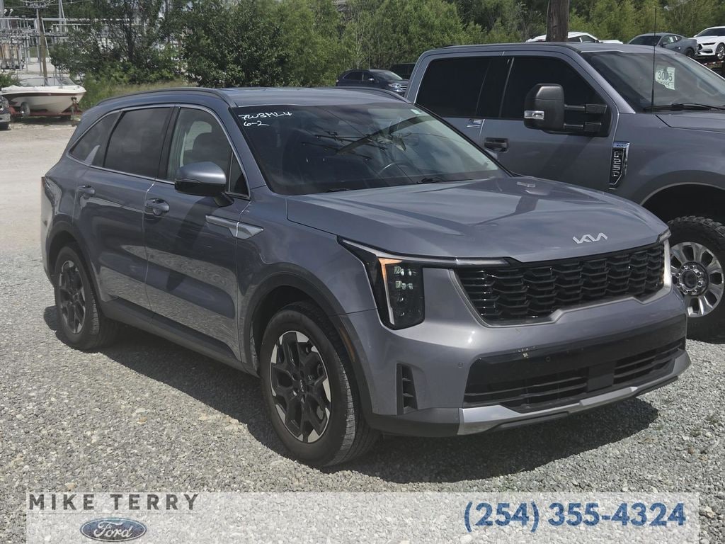 Used 2024 Kia Sorento S SUV