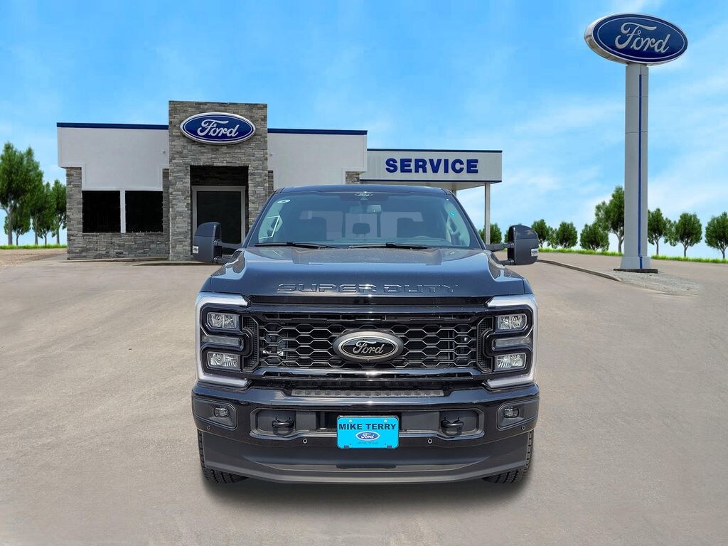 New 2025 Ford F-250SD Lariat Truck