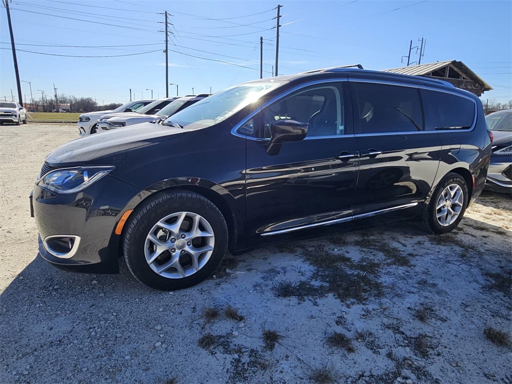 Used 2018 Chrysler Pacifica Touring L Minivan/Van