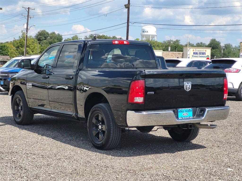 2023 Ram 1500 Classic SLT photo 3
