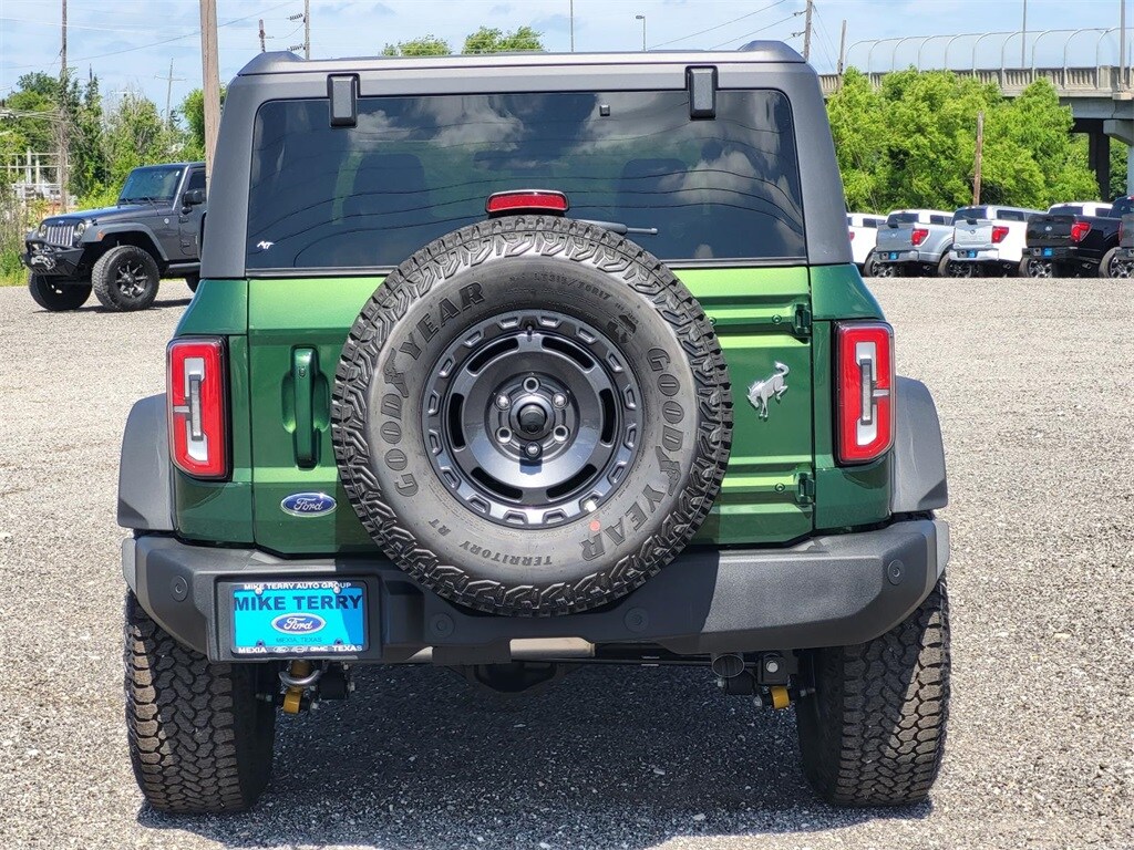 2025 Ford Bronco Outer Banks photo 4