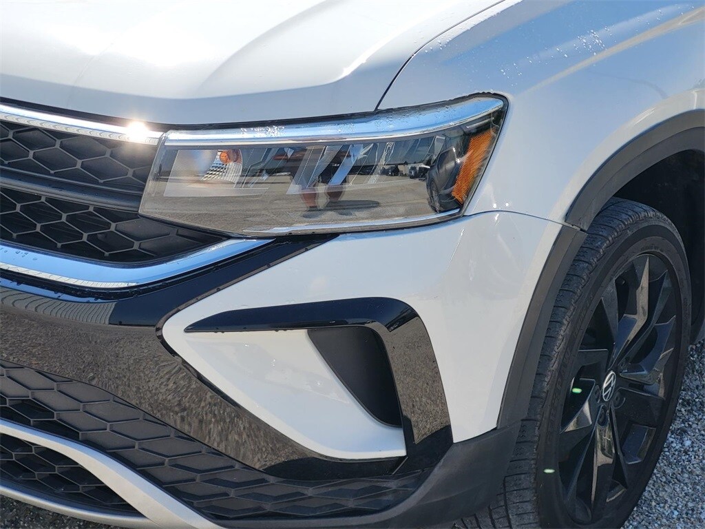 2023 Volkswagen Taos SE photo 4