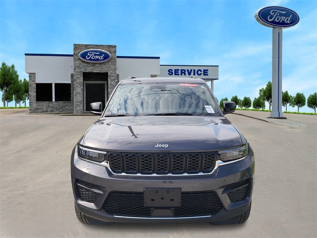 2025 Jeep Grand Cherokee Laredo photo 2