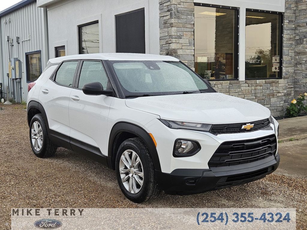 2022 Chevrolet Trailblazer LS's photo