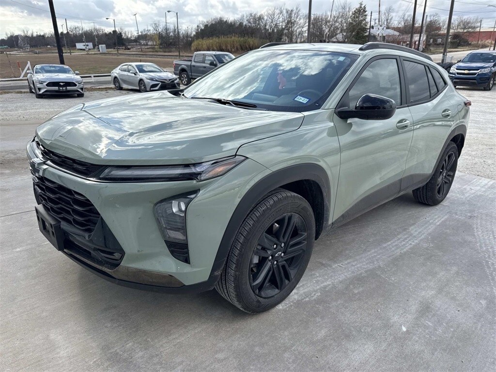 Used 2025 Chevrolet Trax Activ SUV