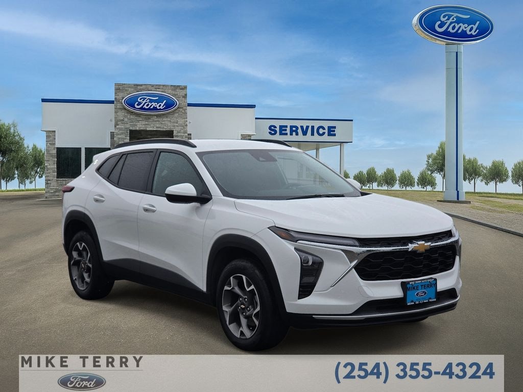 Used 2025 Chevrolet Trax LT SUV