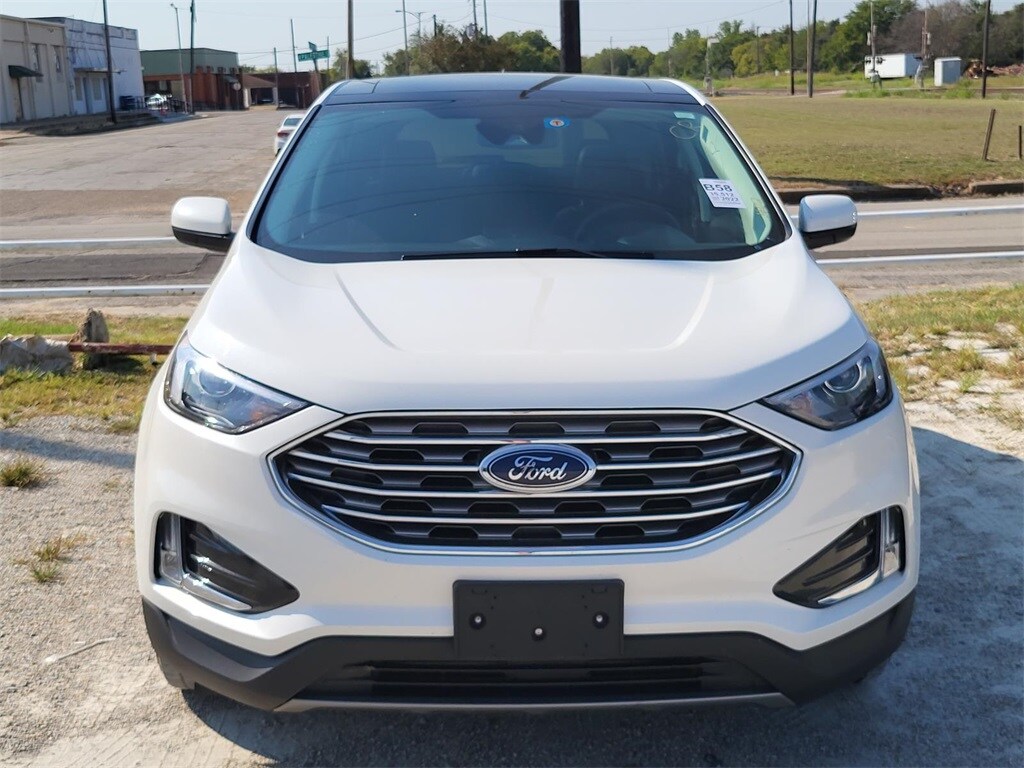 2022 Ford Edge SEL photo 2