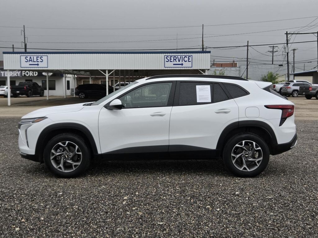 Used 2025 Chevrolet Trax LT SUV