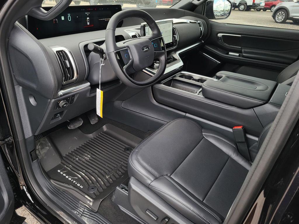 2025 Ford Expedition Platinum - Photo 12