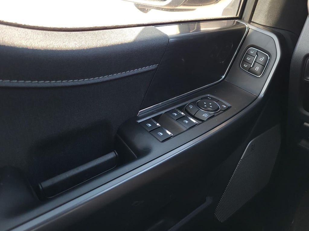 2025 Ford F-150 Lariat - Photo 19