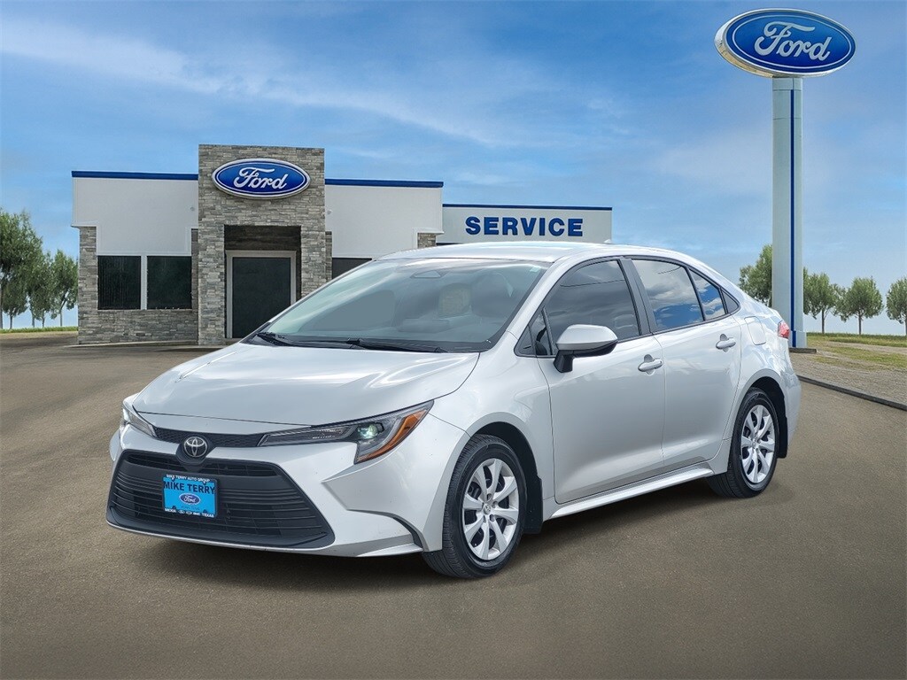 2024 Toyota Corolla LE photo 2
