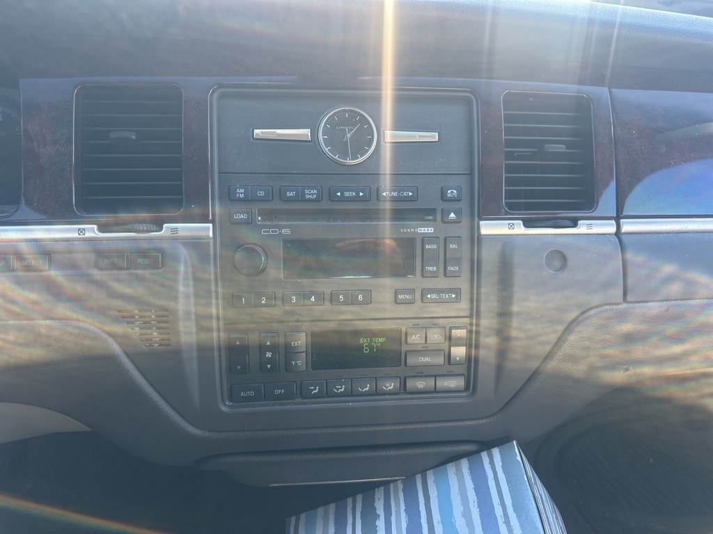 Used 2007 Lincoln Town Car Signature Limited with VIN 1LNHM82V57Y614838 for sale in Mexia, TX