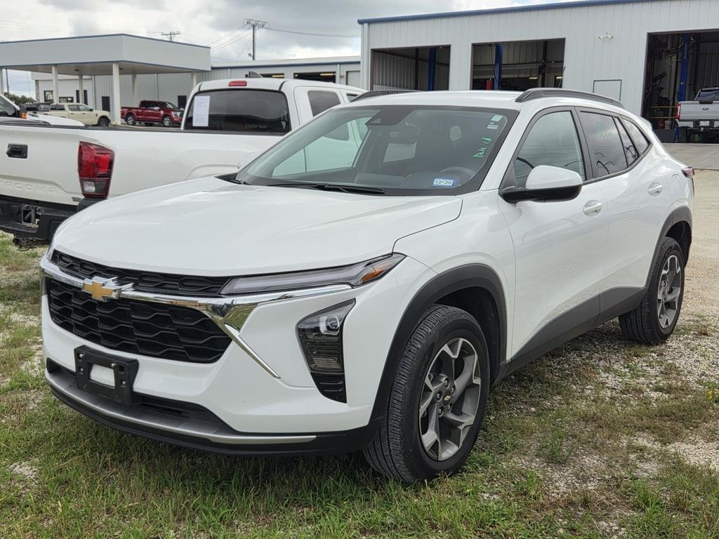 Used 2025 Chevrolet Trax LT SUV