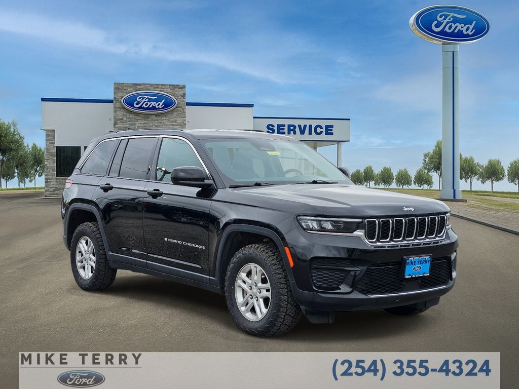 2024 Jeep Grand Cherokee Laredo 4x4's photo