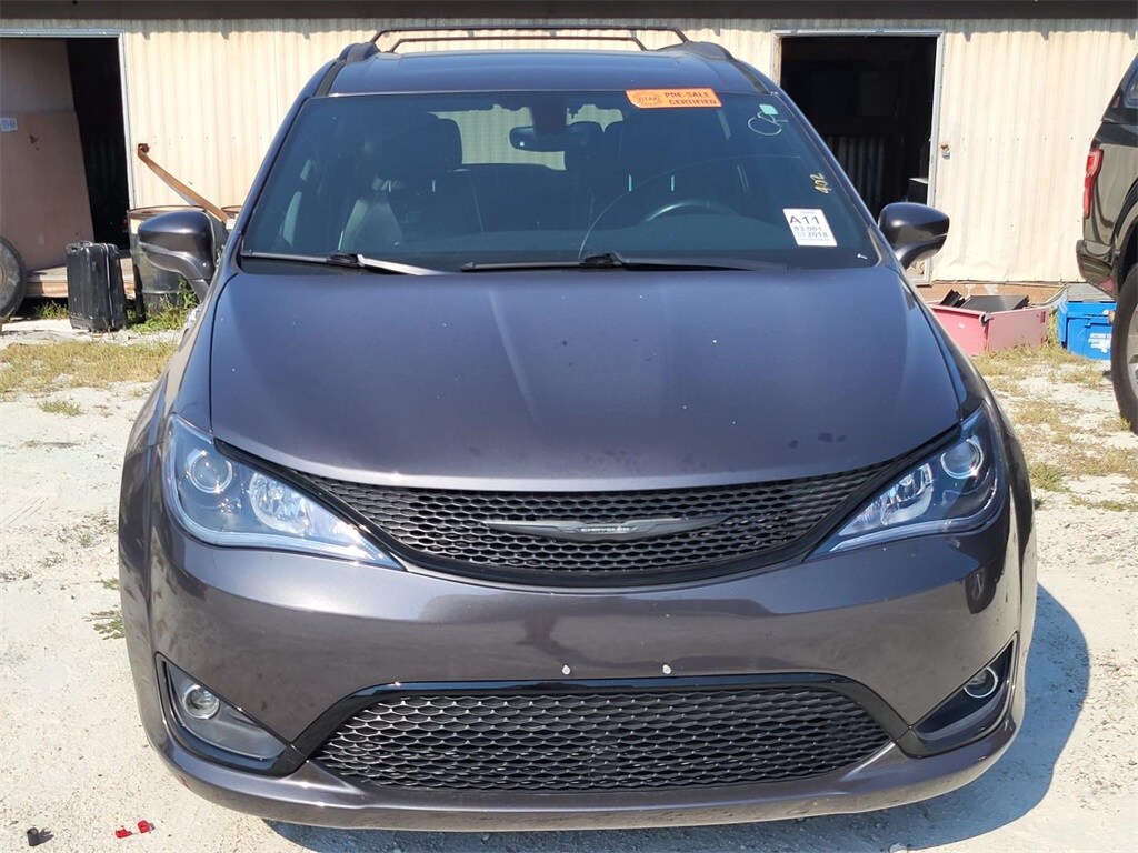 2018 Chrysler Pacifica Limited photo 2