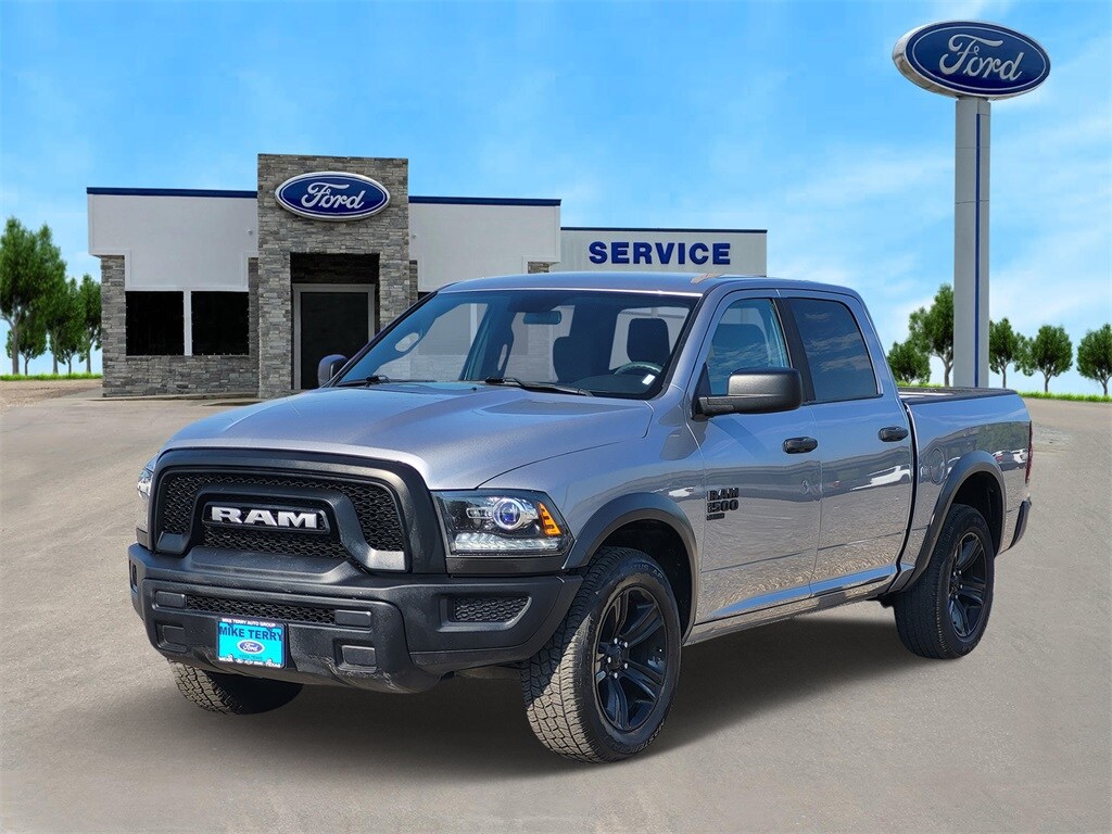 2024 Ram 1500 Classic Warlock photo 3